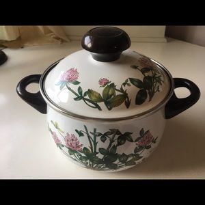 Villeroy and Boch 1qt Botanica Pot Clover Design